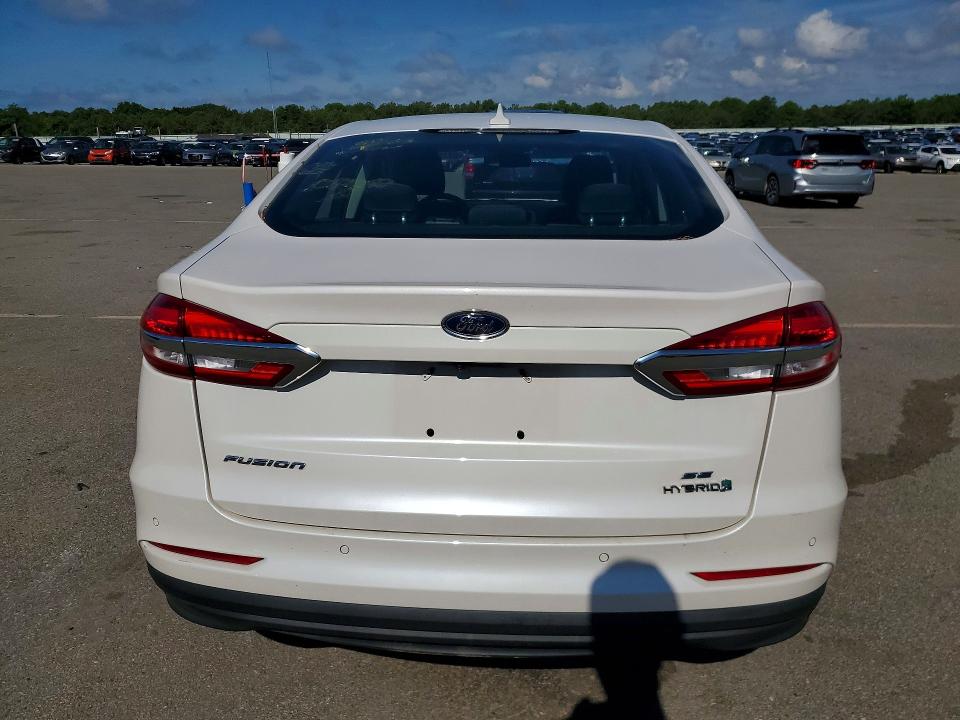 57158936 :رقم المزاد ، 3FA6P0LU6KR157397 vin ، 2019 Ford Fusion مزاد بيع