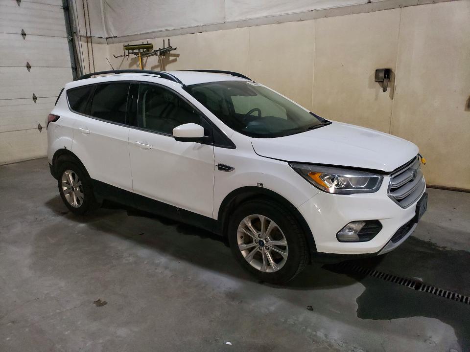 Продаж на аукціоні авто 2018 Ford Escape, vin: 1FMCU9HD5JUC89217, номер лоту: 92111395