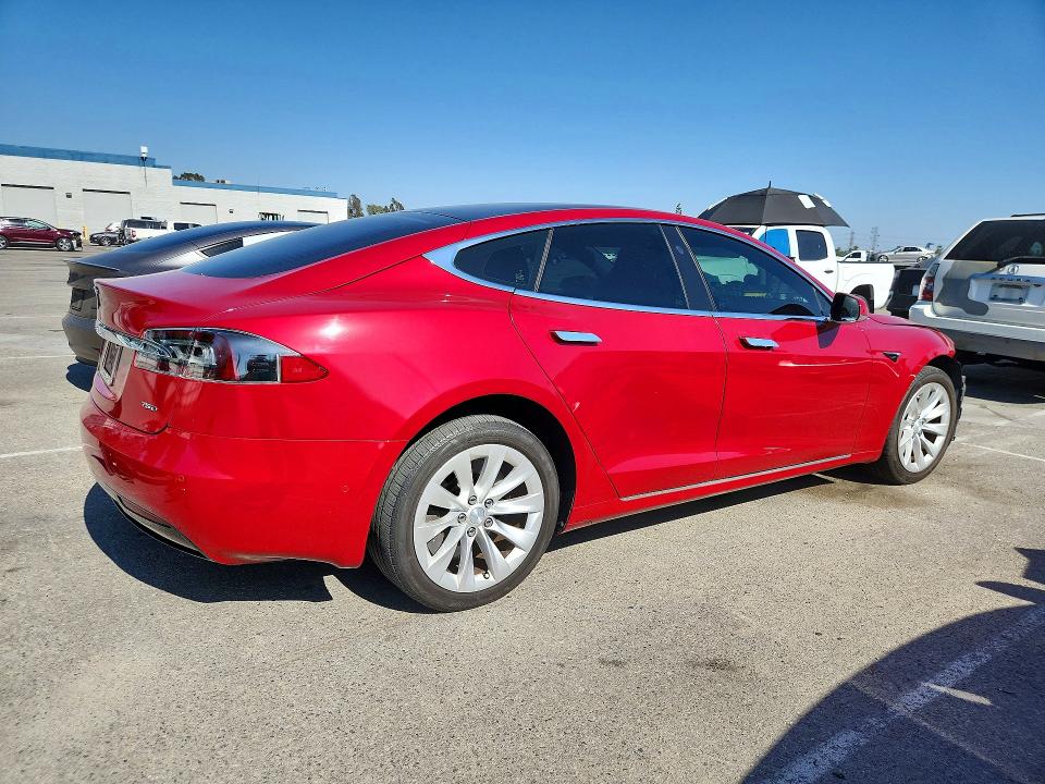 Продажа на аукционе авто 2018 Tesla Model S, vin: 5YJSA1E23JF281204, номер лота: 56143676