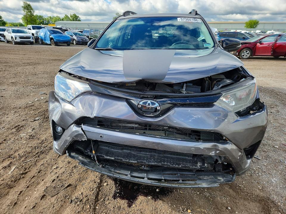 Продаж на аукціоні авто 2018 Toyota Rav4, vin: 2T3RFREV4JW823879, номер лоту: 57300106