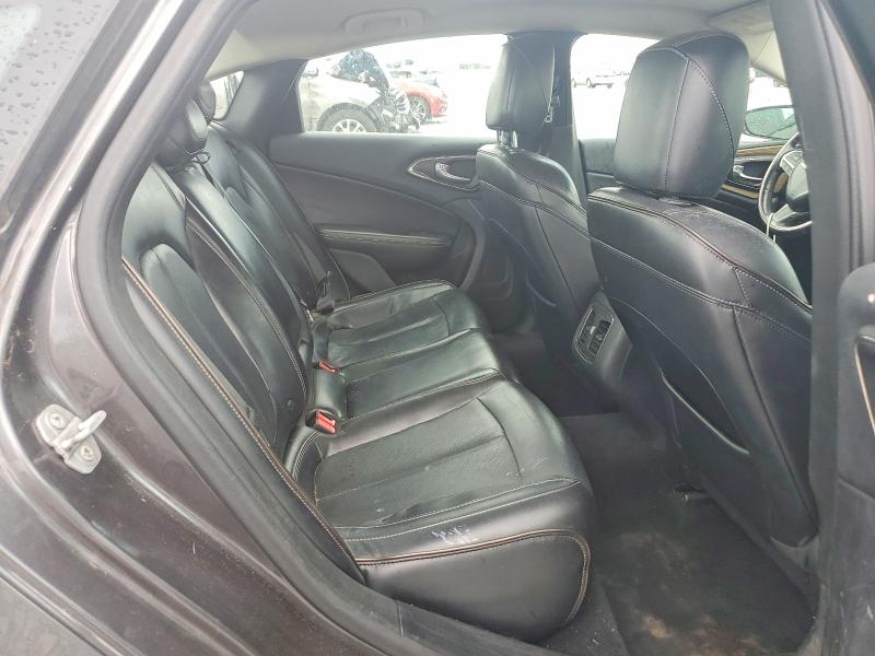 58381446 :رقم المزاد ، 1C3CCCCG5FN581557 vin ، 2015 Chrysler 200 مزاد بيع