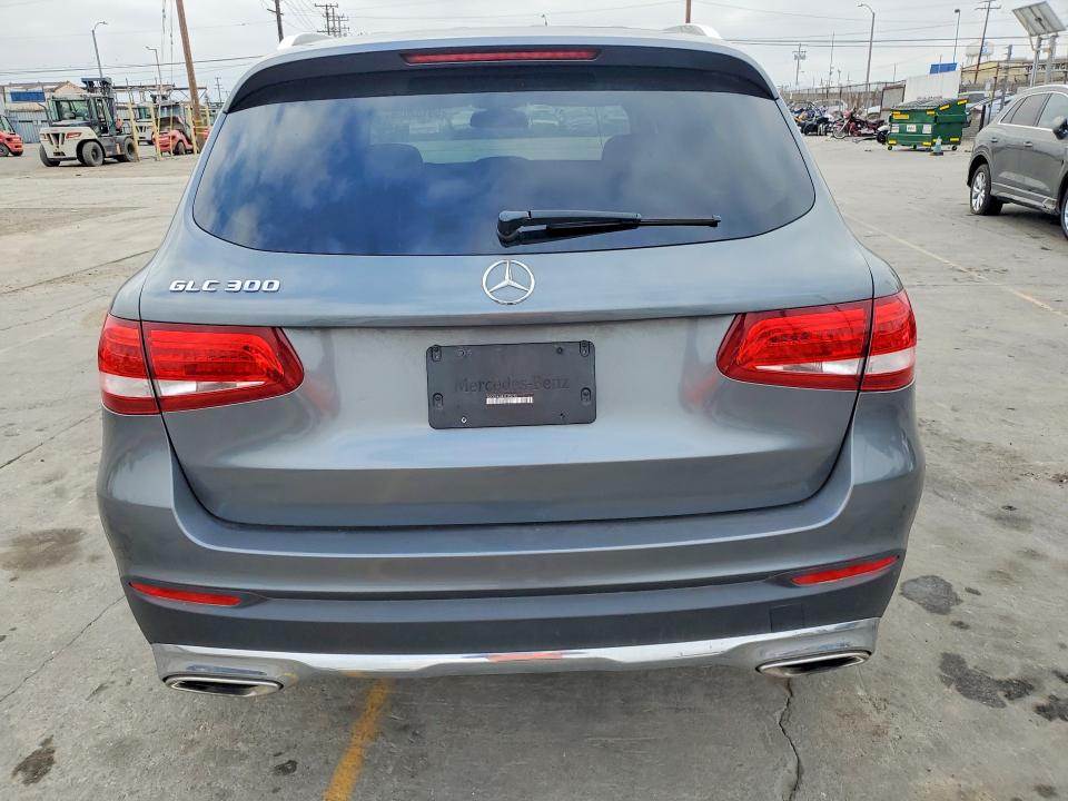 59152056 :رقم المزاد ، WDC0G4JB9HF172775 vin ، 2017 Mercedes-benz Glc مزاد بيع
