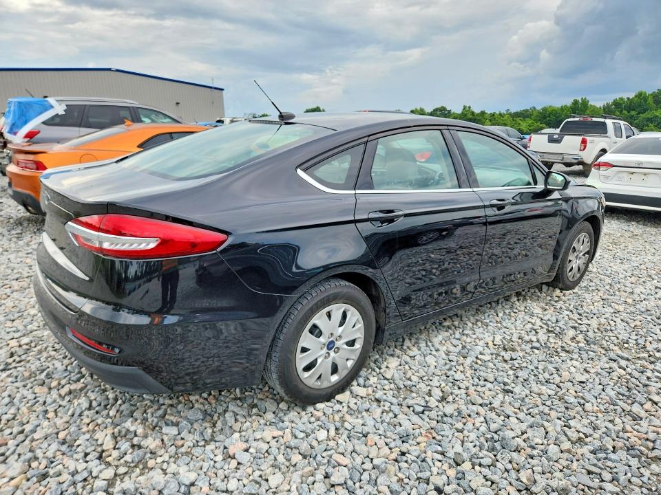 56314006 :رقم المزاد ، 3FA6P0G74KR285755 vin ، 2019 Ford Fusion مزاد بيع