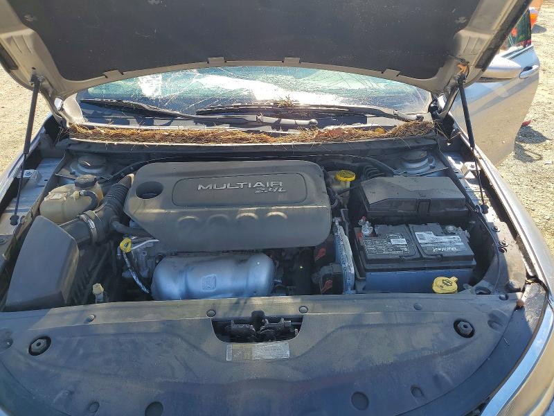 58928406 :رقم المزاد ، 1C3CCCAB9FN700444 vin ، 2015 Chrysler 200 مزاد بيع