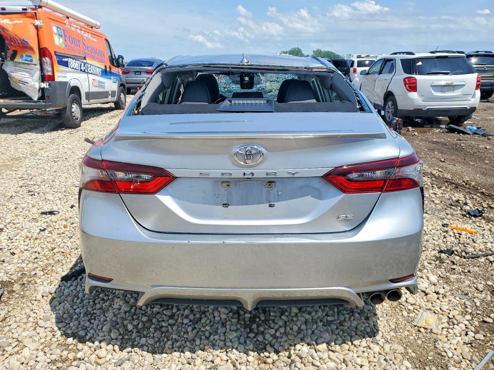 56887516 :رقم المزاد ، 4T1G11AK2MU581884 vin ، 2021 Toyota Camry مزاد بيع