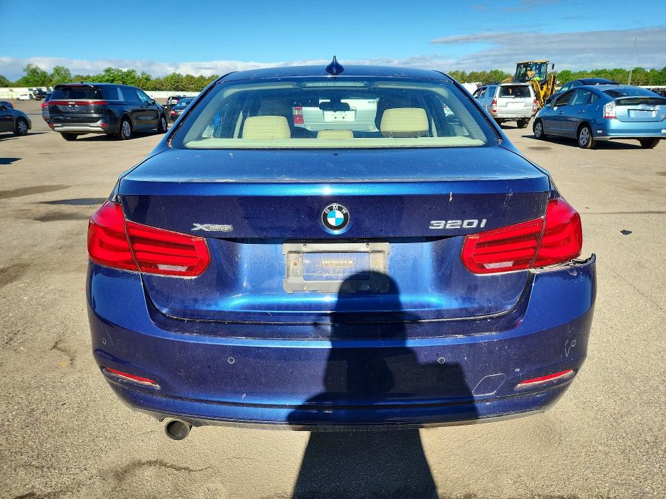 2016 Bmw 320 მანქანა იყიდება აუქციონზე, vin: WBA8E5G57GNT93492, აუქციონის ნომერი: 57364536