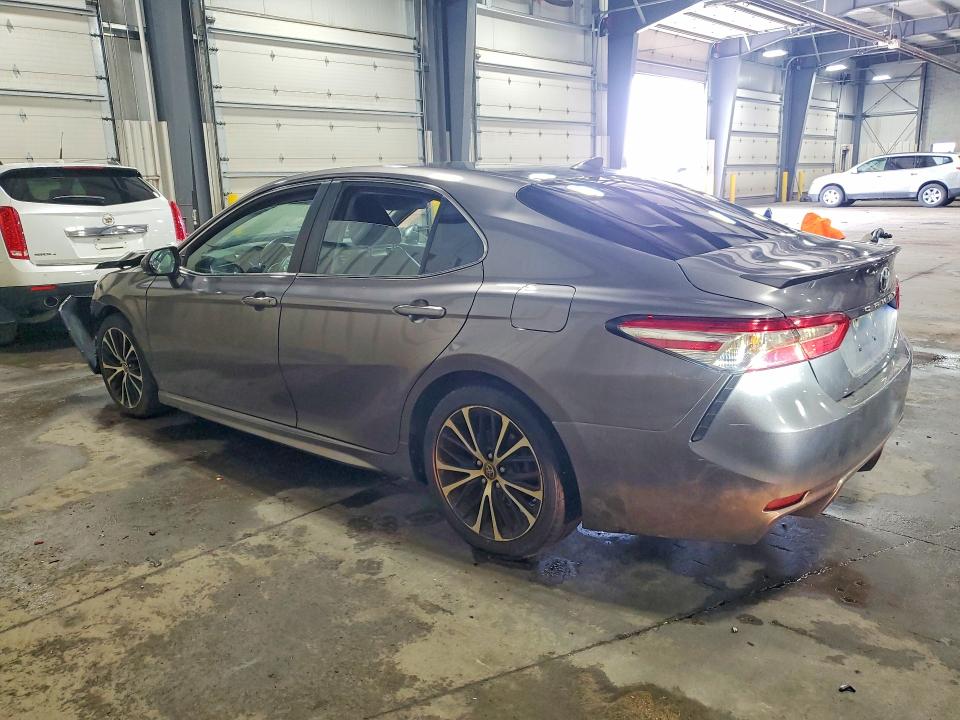 2020 Toyota Camry მანქანა იყიდება აუქციონზე, vin: 4T1G11BK9LU015847, აუქციონის ნომერი: 55918036