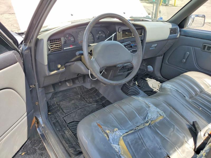 56807606 :رقم المزاد ، 4TARN81A6NZ014711 vin ، 1992 Toyota Pickup مزاد بيع