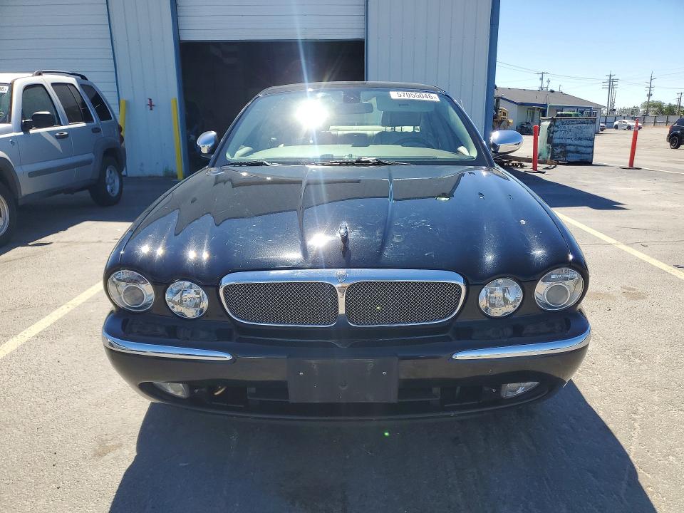 2006 Jaguar Vandenplas მანქანა იყიდება აუქციონზე, vin: SAJWA82B56SH11196, აუქციონის ნომერი: 57055046