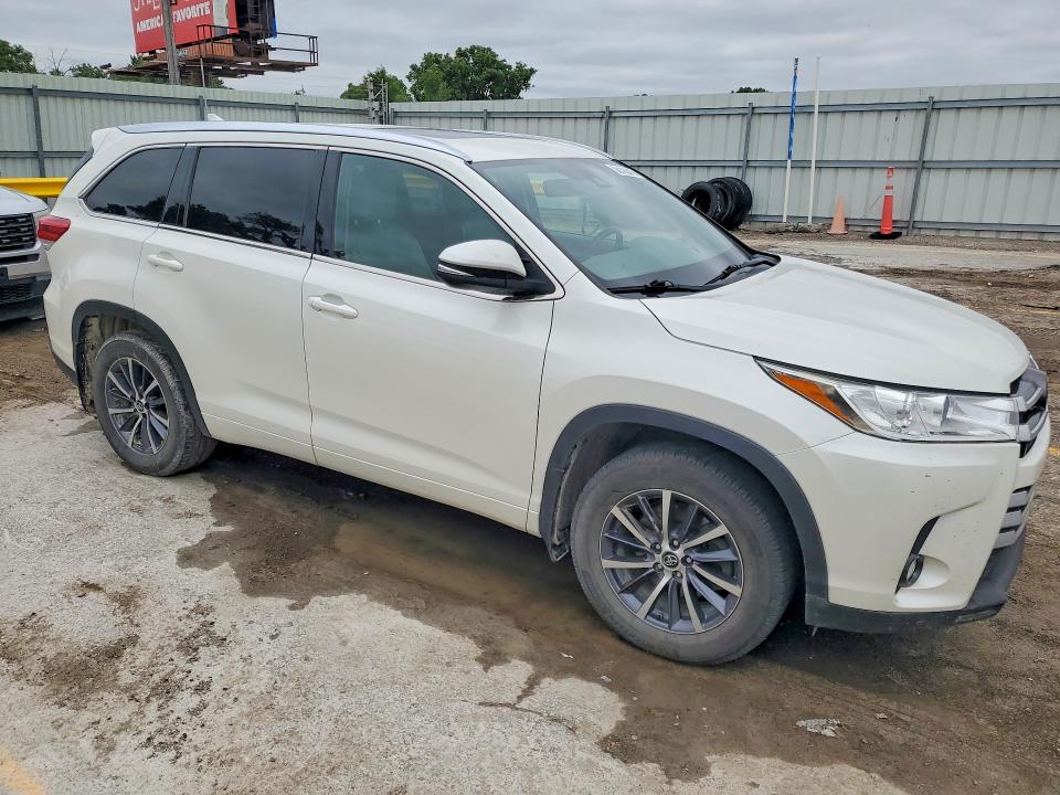 Продажа на аукционе авто 2017 Toyota Highlander, vin: 5TDJZRFH7HS515937, номер лота: 58145316