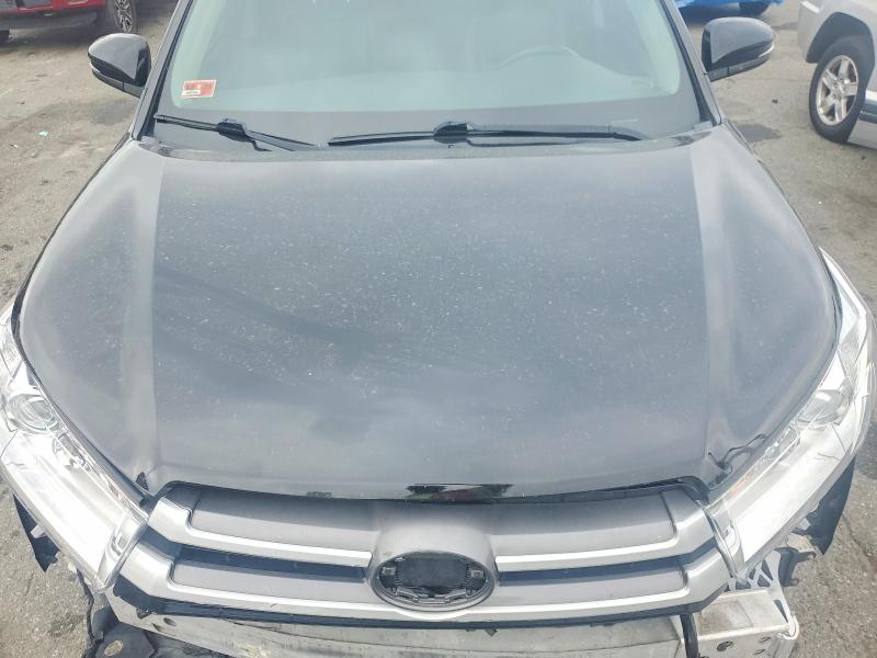 57370666 :رقم المزاد ، 5TDKZRFHXJS538705 vin ، 2018 Toyota Highlander مزاد بيع