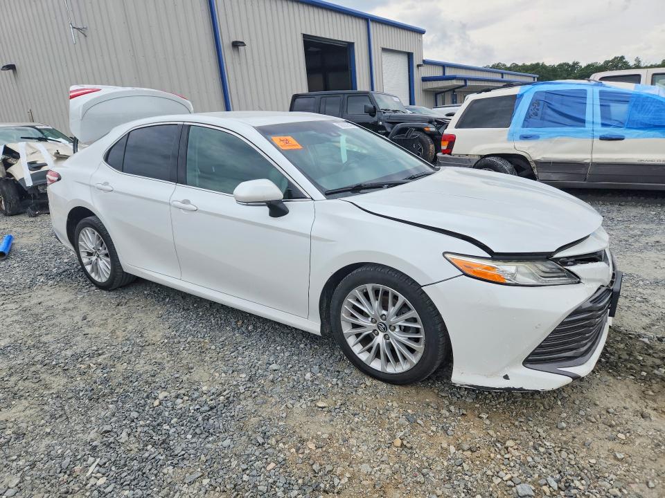2018 Toyota Camry მანქანა იყიდება აუქციონზე, vin: 4T1B11HK0JU004282, აუქციონის ნომერი: 56630546