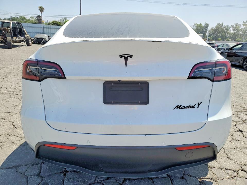 57495156 :رقم المزاد ، 7SAYGDEE9NF354346 vin ، 2022 Tesla Model Y مزاد بيع