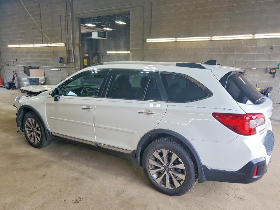 85622205 :رقم المزاد ، 4S4BSETC5J3301364 vin ، 2018 Subaru Outback مزاد بيع