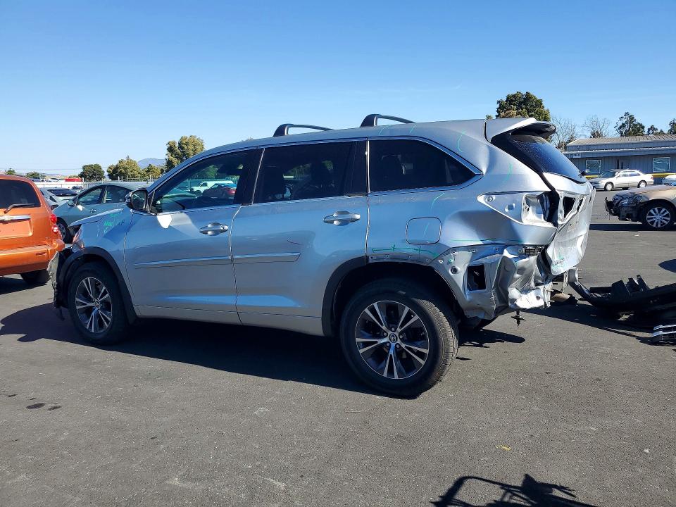 2018 Toyota Highlander მანქანა იყიდება აუქციონზე, vin: 5TDZZRFH4JS278459, აუქციონის ნომერი: 55731136