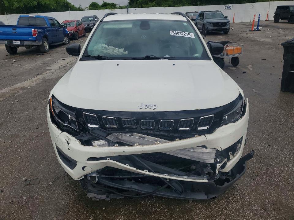 58832256 :رقم المزاد ، 3C4NJCAB3JT208236 vin ، 2018 Jeep Compass مزاد بيع