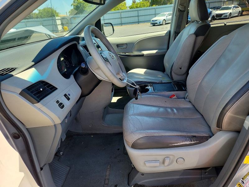 59128456 :رقم المزاد ، 5TDKK3DC0CS188576 vin ، 2012 Toyota Sienna مزاد بيع