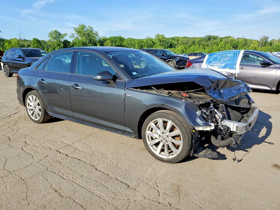 55675426 :رقم المزاد ، WAUDNAF40JA130971 vin ، 2018 Audi A4 مزاد بيع