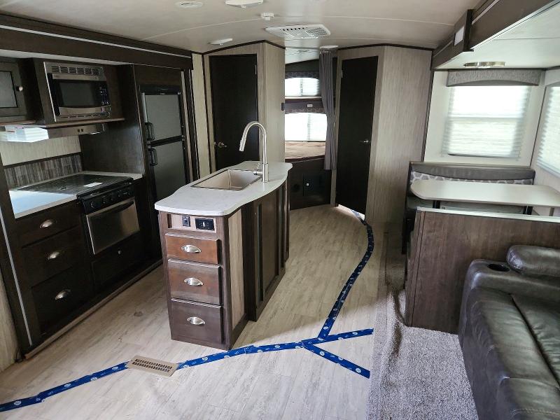 57390136 :رقم المزاد ، 5RXDB3124J1361611 vin ، 2018 Cruiser Recreational Vehicle (rv) مزاد بيع