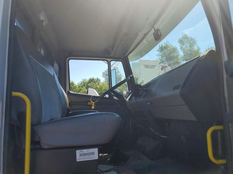 58889726 :رقم المزاد ، 1FVABTCS43HK35413 vin ، 2003 Freightliner Medium Conventional مزاد بيع