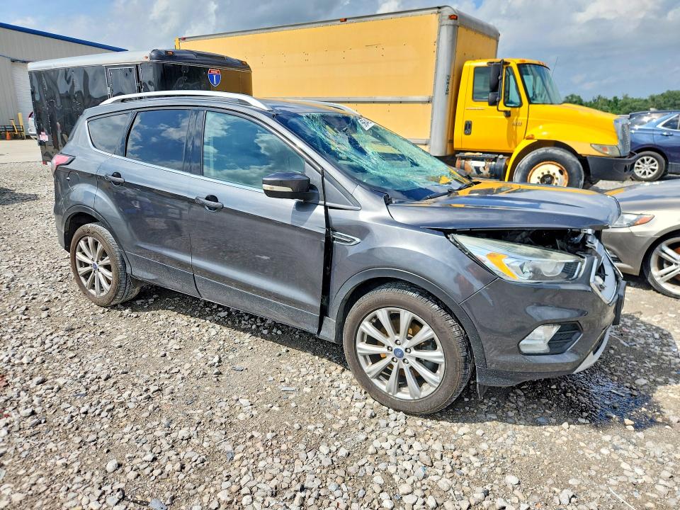 56497636 :رقم المزاد ، 1FMCU0J99HUC13561 vin ، 2017 Ford Escape مزاد بيع