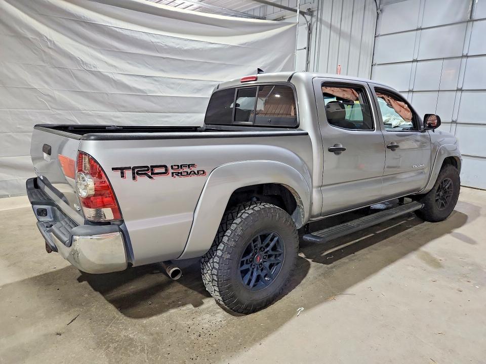 Продажа на аукционе авто 2015 Toyota Tacoma, vin: 3TMLU4EN4FM203850, номер лота: 56681996
