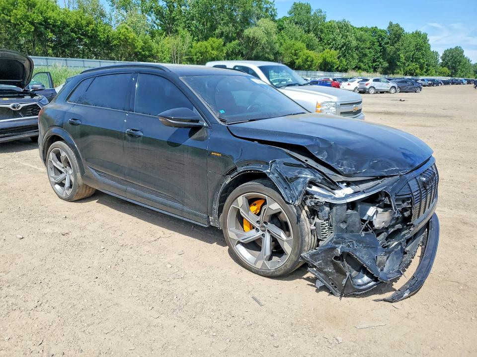 2022 Audi E-tron S მანქანა იყიდება აუქციონზე, vin: WA1VCBGE3NB039763, აუქციონის ნომერი: 56596386