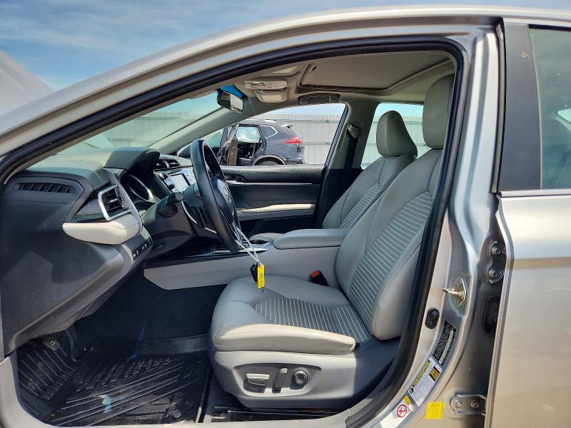56158146 :رقم المزاد ، 4T1B11HK3JU650545 vin ، 2018 Toyota Camry مزاد بيع