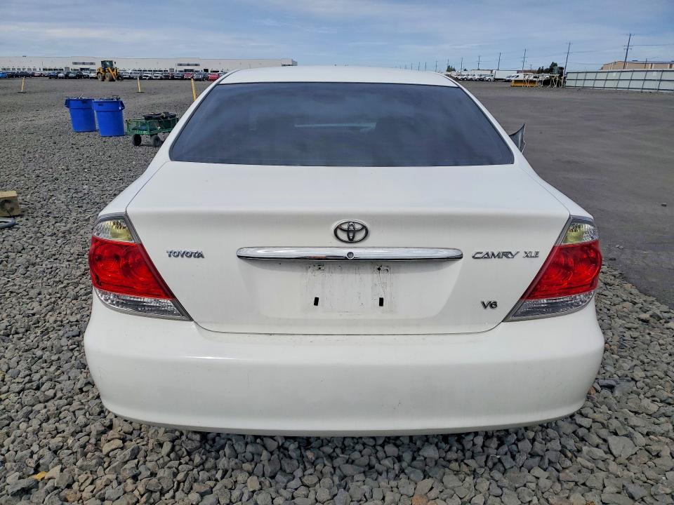 56613876 :رقم المزاد ، JTDBF30K250163198 vin ، 2005 Toyota Camry مزاد بيع