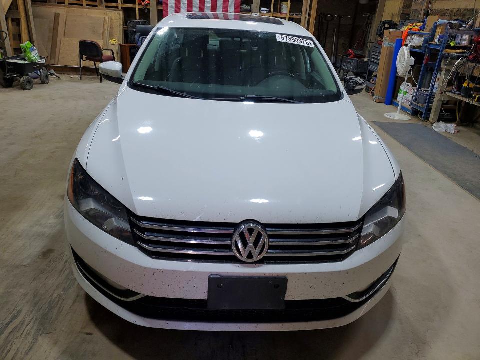 2015 Volkswagen Passat მანქანა იყიდება აუქციონზე, vin: 1VWBS7A35FC042124, აუქციონის ნომერი: 57398976