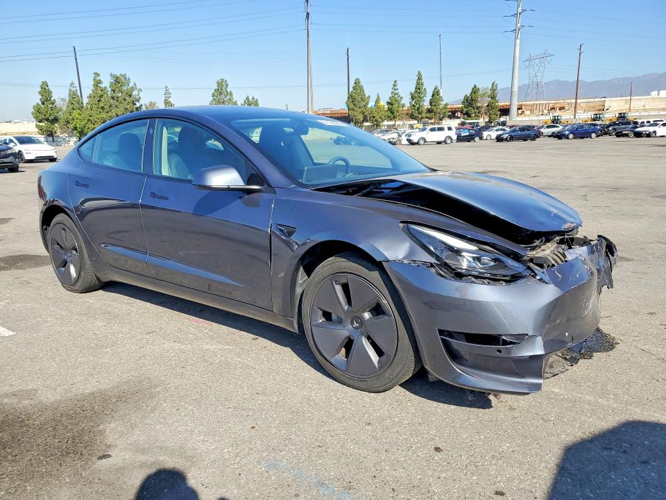57166356 :رقم المزاد ، 5YJ3E1EA4NF336359 vin ، 2022 Tesla Model 3 مزاد بيع
