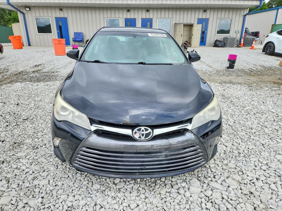 57904126 :رقم المزاد ، 4T4BF1FK8FR486968 vin ، 2015 Toyota Camry مزاد بيع