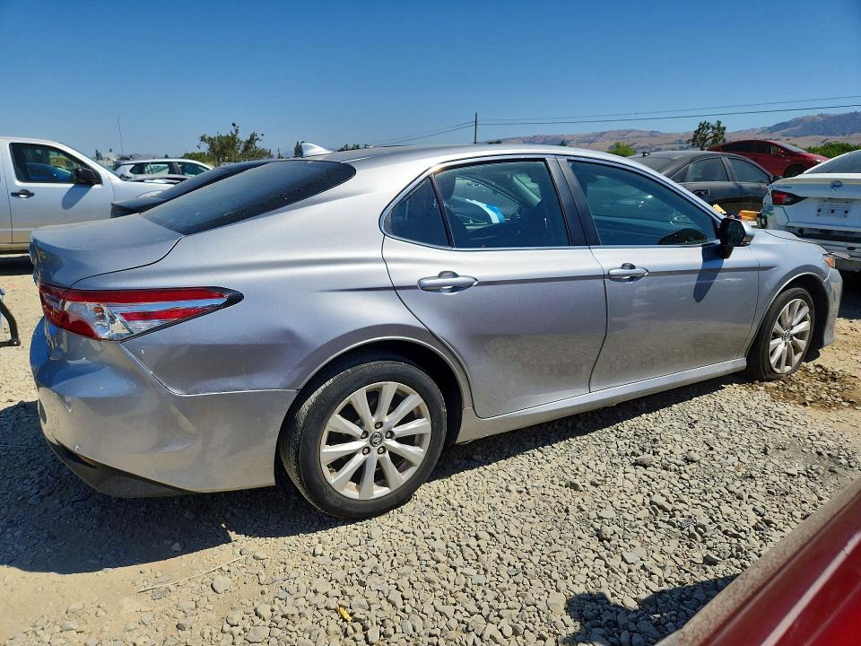 2019 Toyota Camry მანქანა იყიდება აუქციონზე, vin: 4T1B11HK1KU195986, აუქციონის ნომერი: 57891296