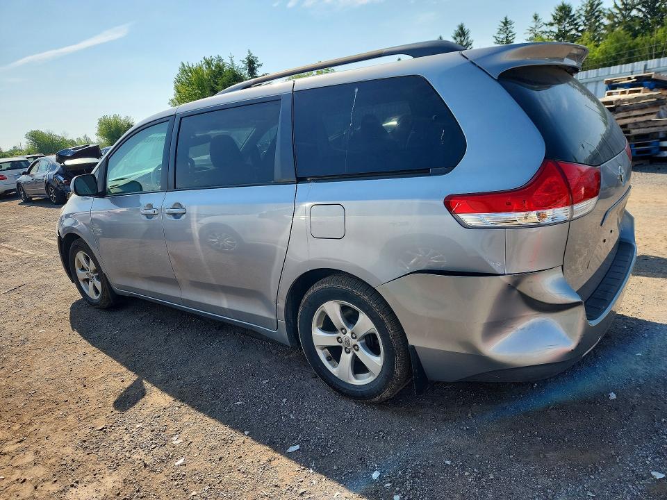 55113996 :رقم المزاد ، 5TDKK3DC7BS095102 vin ، 2011 Toyota Sienna مزاد بيع