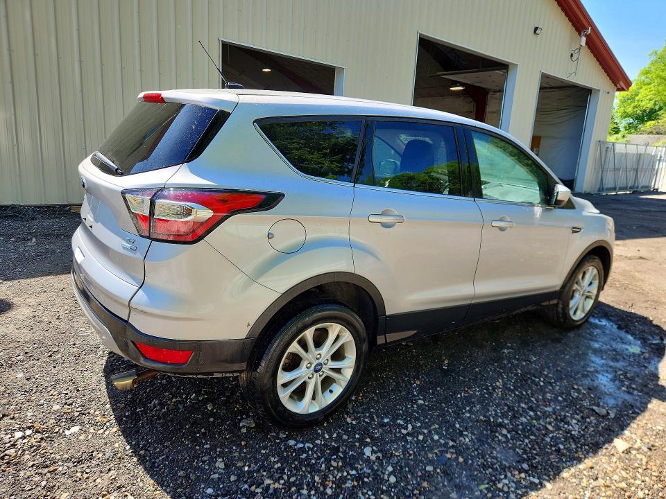 56566176 :رقم المزاد ، 1FMCU9GD4HUE61443 vin ، 2017 Ford Escape مزاد بيع