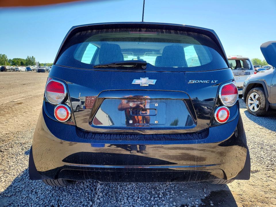 58349466 :رقم المزاد ، 1G1JC6SH3F4209177 vin ، 2015 Chevrolet Sonic مزاد بيع