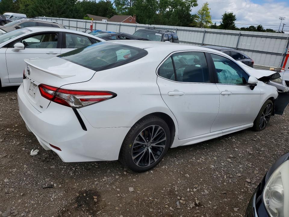 Auction sale of the 2018 Toyota Camry, vin: 4T1B11HKXJU134974, lot number: 60290906