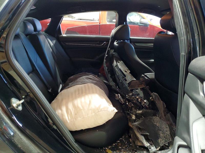 56541686 :رقم المزاد ، 1HGCV1F30JA225280 vin ، 2018 Honda Accord مزاد بيع