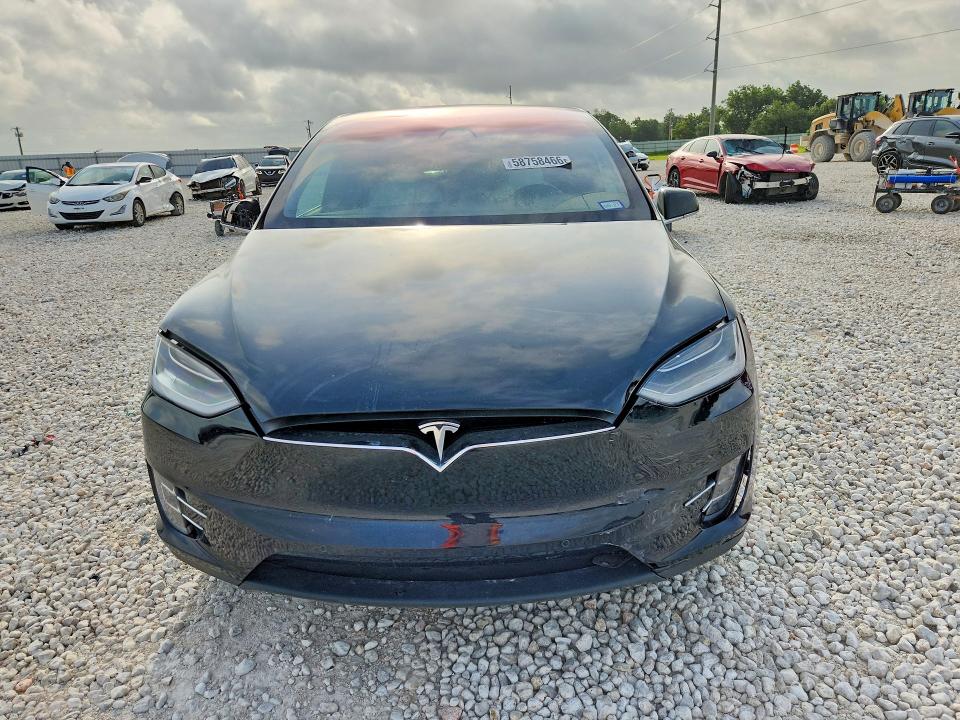 58758466 :رقم المزاد ، 5YJXCAE28JF092046 vin ، 2018 Tesla Model X مزاد بيع