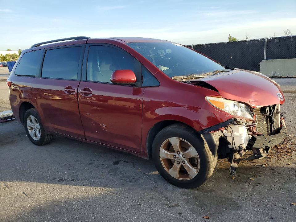 Продаж на аукціоні авто 2015 Toyota Sienna, vin: 5TDKK3DC7FS644982, номер лоту: 57404276