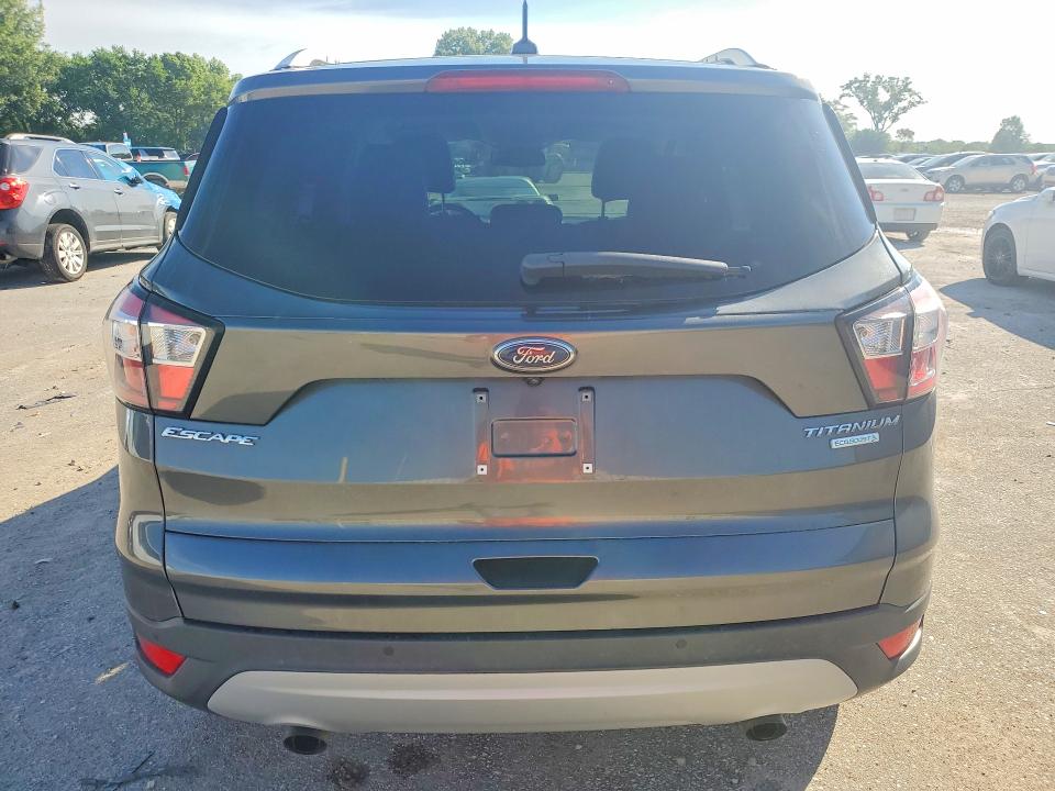 58283226 :رقم المزاد ، 1FMCU0J99HUD87050 vin ، 2017 Ford Escape مزاد بيع
