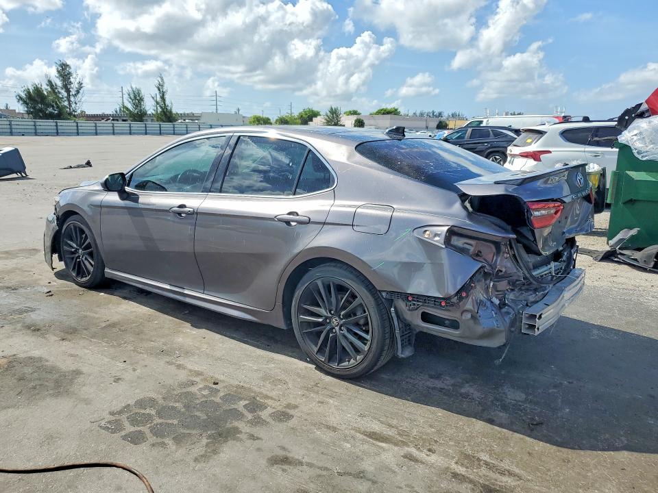 56621756 :رقم المزاد ، 4T1K61AK2NU022350 vin ، 2022 Toyota Camry مزاد بيع