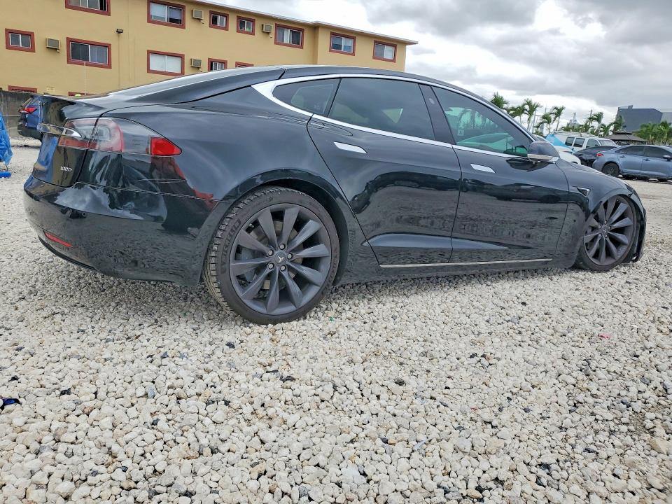 55637906 :رقم المزاد ، 5YJSA1E25HF222326 vin ، 2017 Tesla Model S مزاد بيع