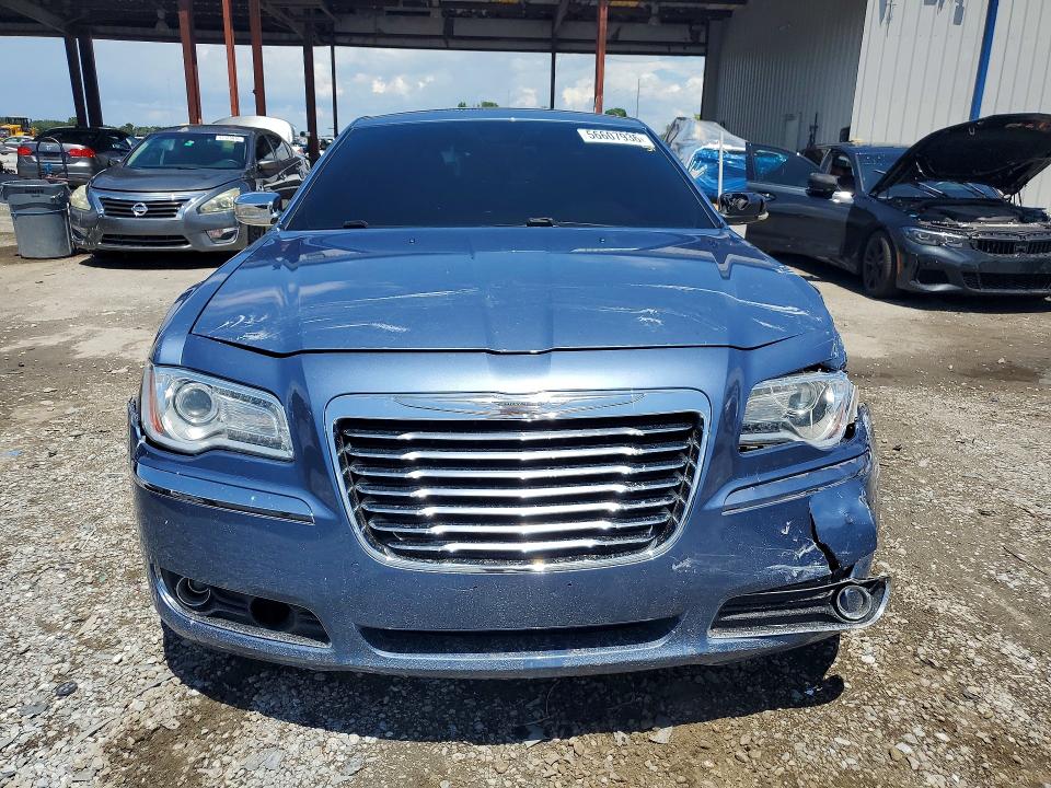 56607936 :رقم المزاد ، 2C3CK6CT6BH557790 vin ، 2011 Chrysler 300c مزاد بيع
