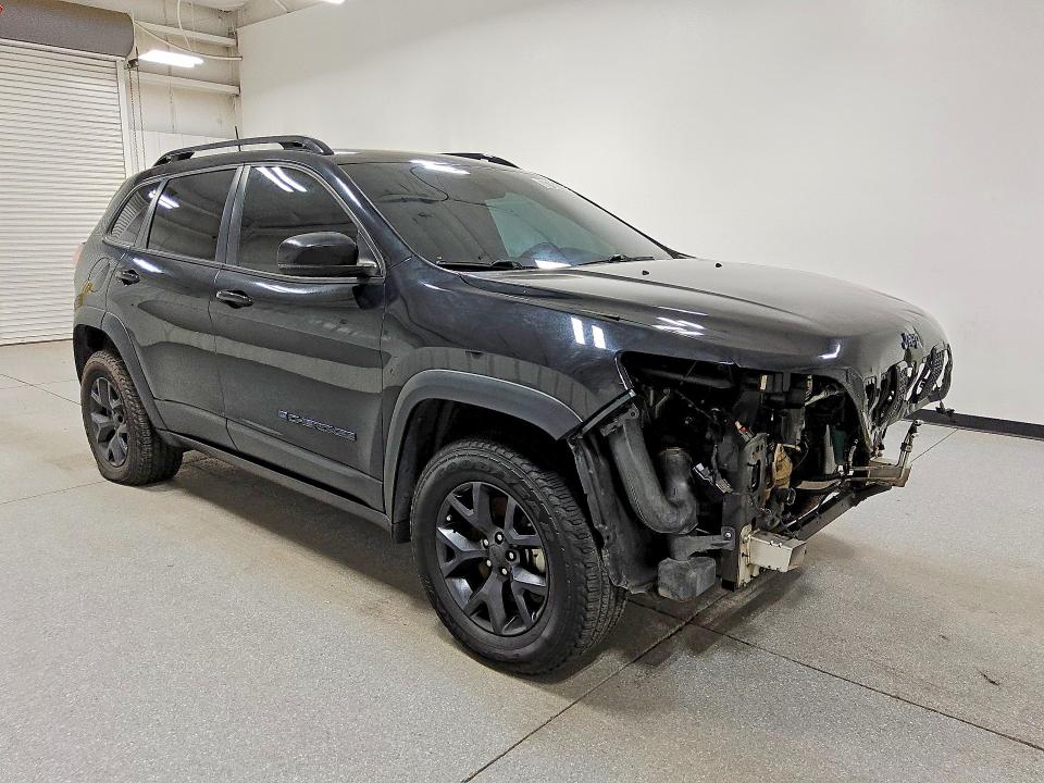 58786196 :رقم المزاد ، 1C4PJMCX8KD441138 vin ، 2019 Jeep Cherokee مزاد بيع