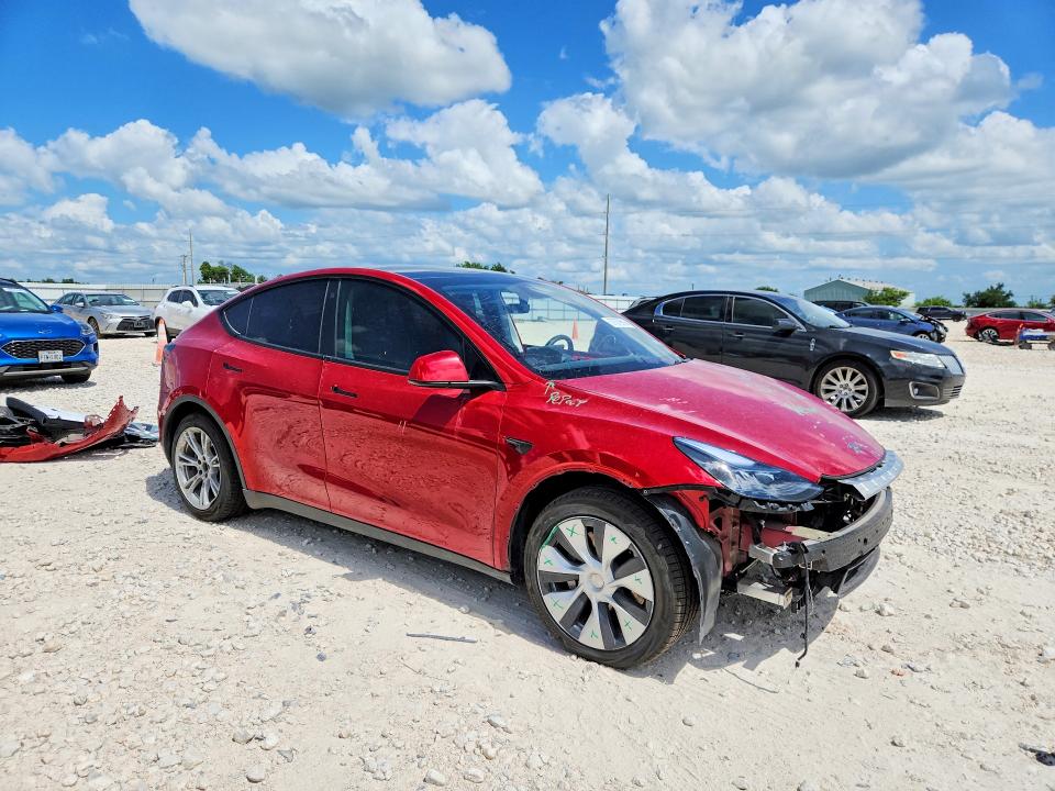 57079616 :رقم المزاد ، 7SAYGAEE6NF350835 vin ، 2022 Tesla Model Y مزاد بيع