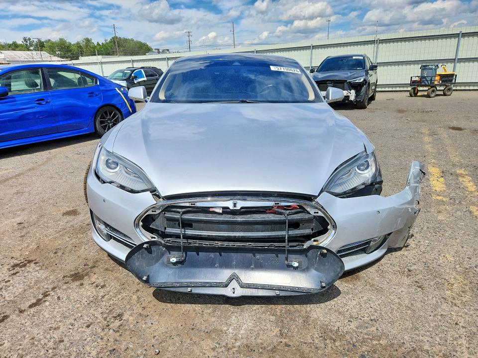 Продажа на аукционе авто 2015 Tesla Model S, vin: 5YJSA1H22FFP69885, номер лота: 57190626