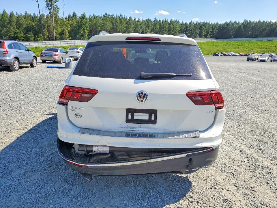 58015116 :رقم المزاد ، 3VV3B7AX2JM023209 vin ، 2018 Volkswagen Tiguan مزاد بيع