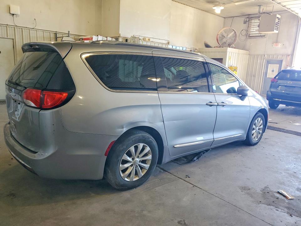 Продажа на аукционе авто 2018 Chrysler Pacifica, vin: 2C4RC1BG0JR119060, номер лота: 57073506