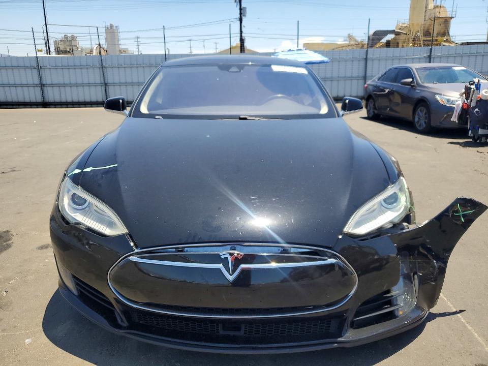 Продажа на аукционе авто 2015 Tesla Model S, vin: 5YJSA1S13FF100539, номер лота: 57413396